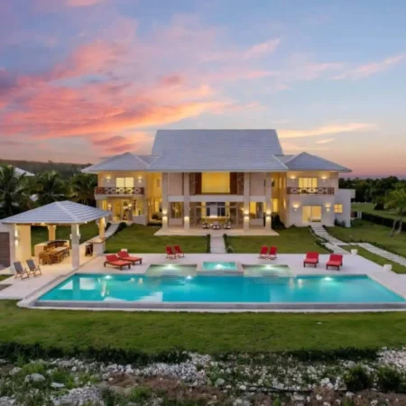 Luxury resort hospitality and tropical villa experience at LUXEDR