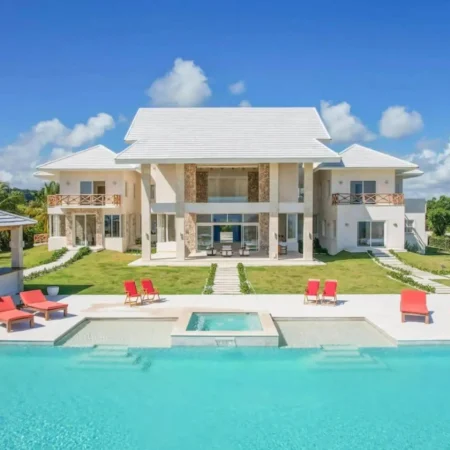 High-end tropical hospitality experience at LUXEDR luxury villa